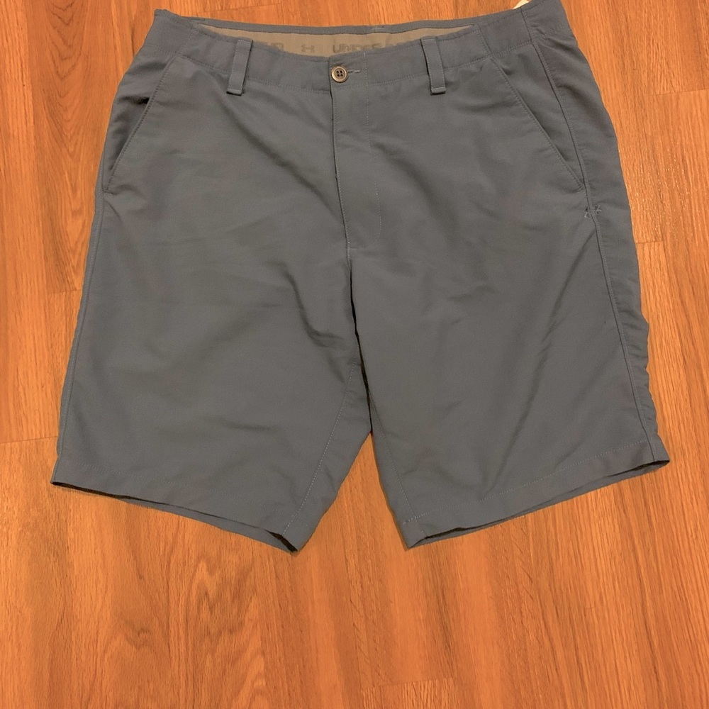 Mens Under Armour Shorts. Size 36.